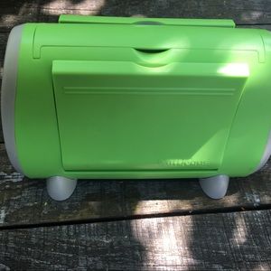 EUC Cricket Cuttlebug machine embosser, die cut , Provo Craft.